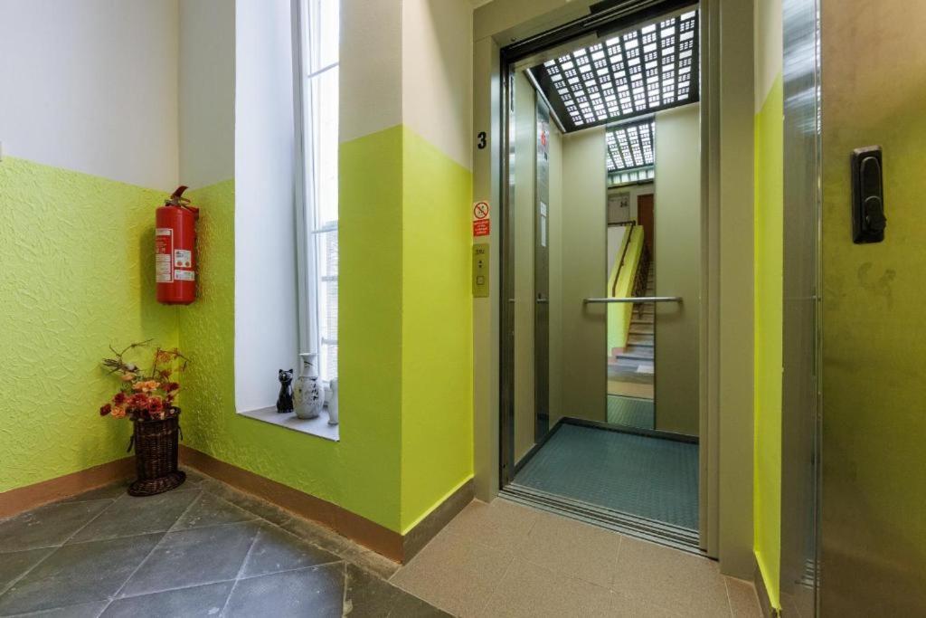 Promenade View Apartment Karlovy Vary Exterior photo