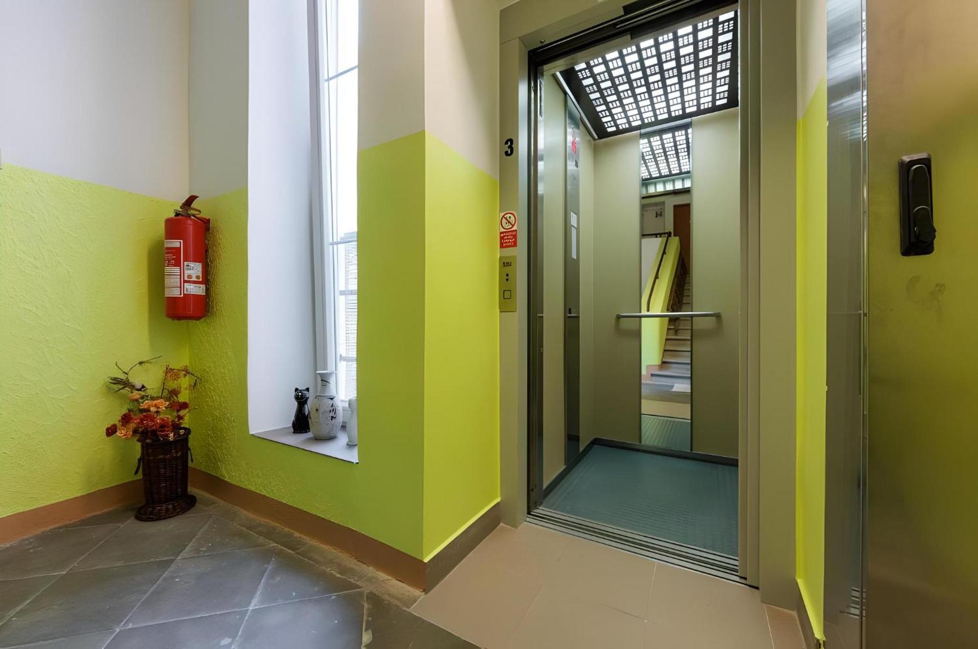 Promenade View Apartment Karlovy Vary Exterior photo